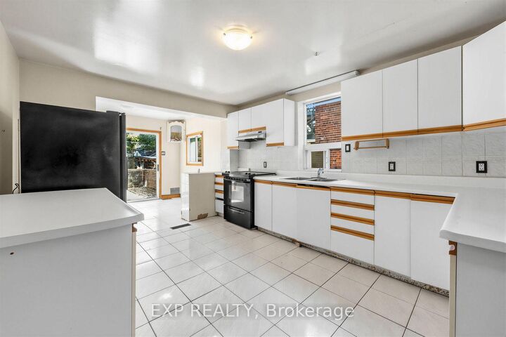 Property Photo:  511 Carlaw Avenue  ON M4K 3J3 