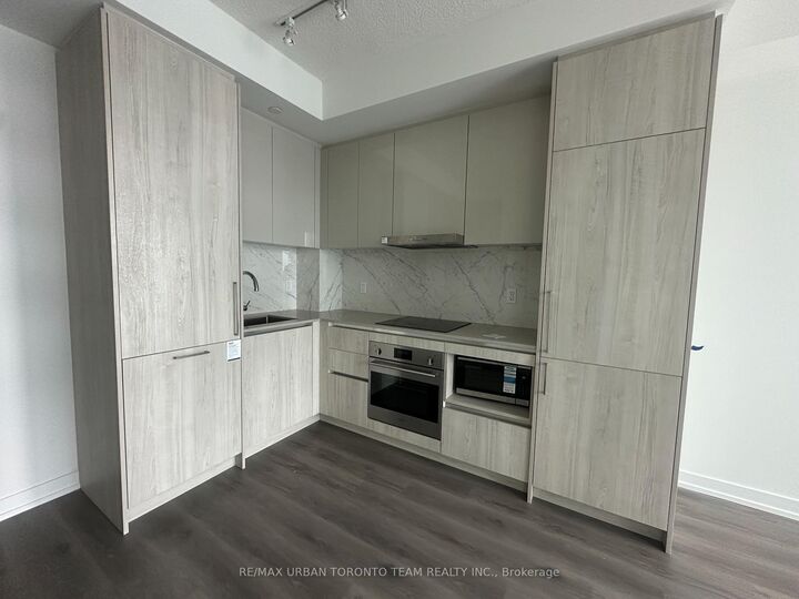 Property Photo:  225 Commerce Street 6001  ON L4K 0R1 