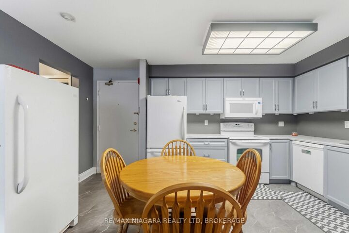 Property Photo:  78 Roehampton Avenue 101  ON L2M 7W9 