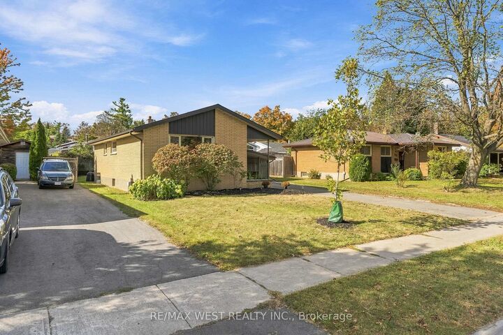 Property Photo:  1271 Franklin Drive  ON K9H 6Z3 