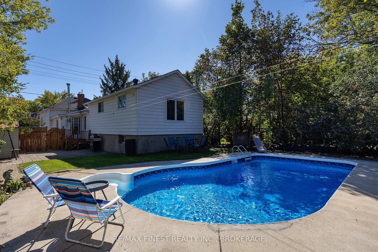 Property Photo:  125 James Street  ON K7K 1Z5 