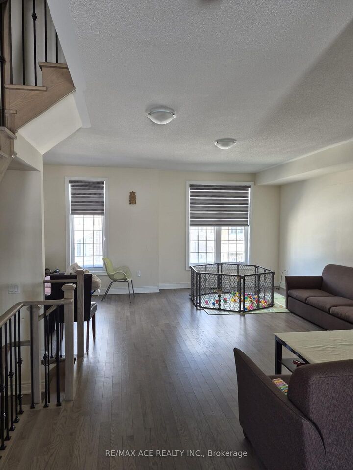 Property Photo:  32 Andress Way  ON L3S 0E9 