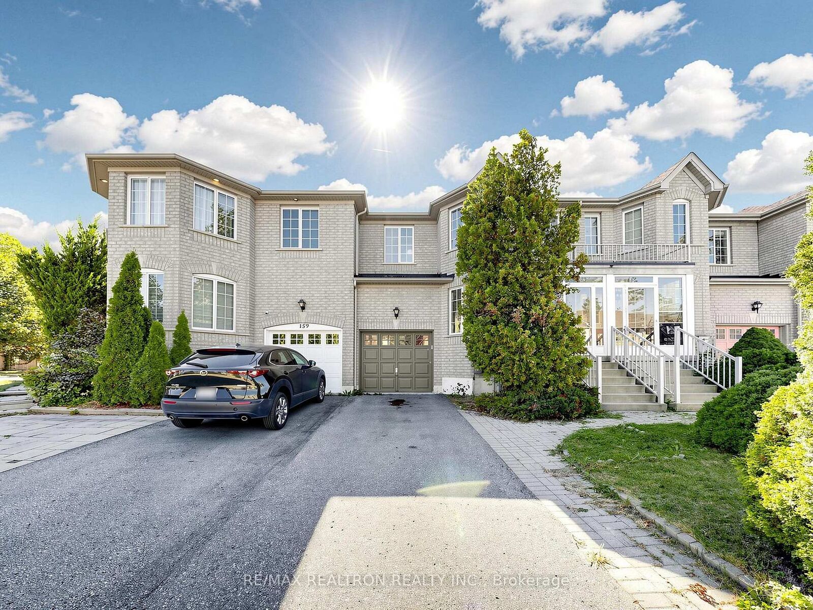 Property Photo:  157 Nahanni Drive  ON L4B 4H5 