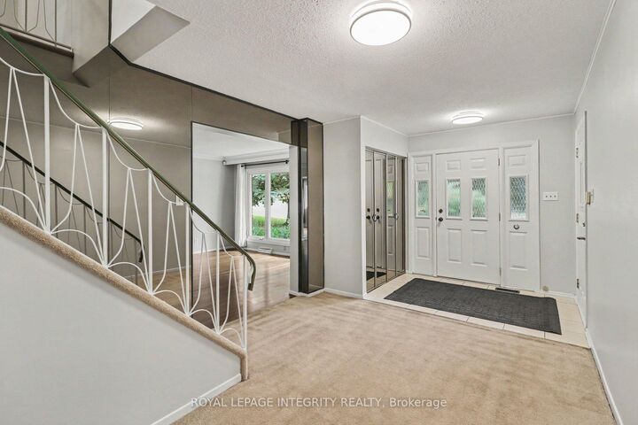 Property Photo:  1291 Lampman Crescent  ON K2C 1P9 