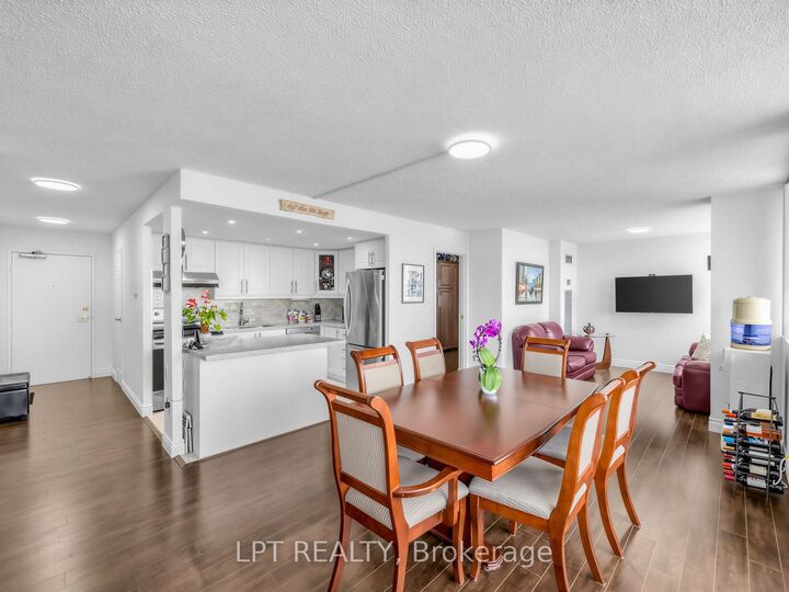 Property Photo:  3590 Kaneff Crescent 1112  ON L5A 3X3 