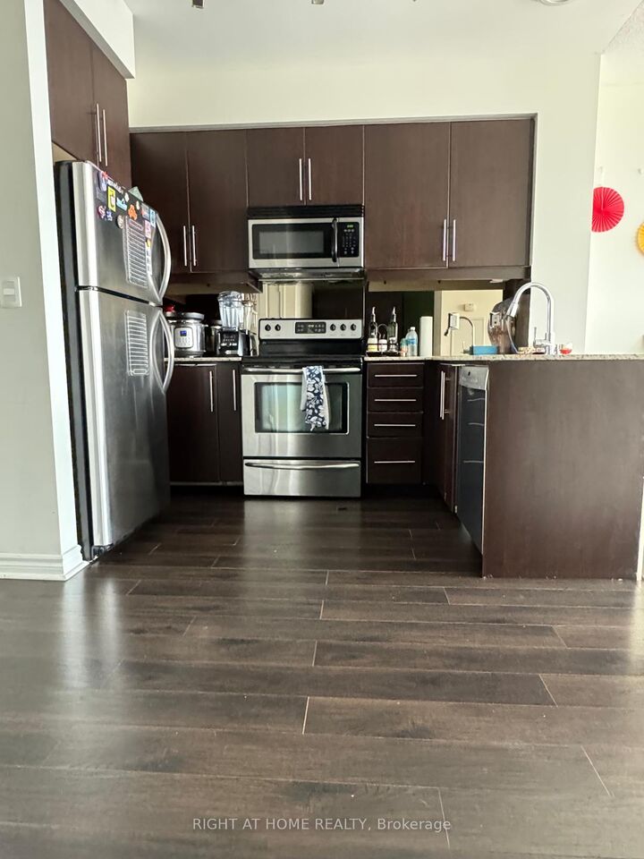 Property Photo:  2885 Bayview Avenue 806  ON M2K 0A3 