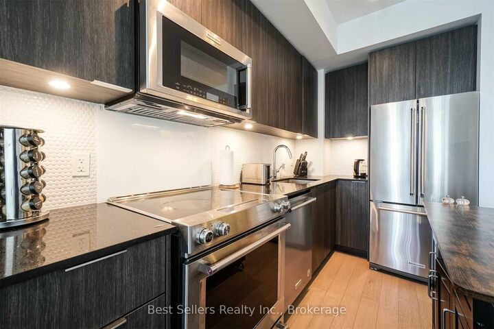 Property Photo:  20 Shore Breeze Drive 3103  ON M8V 0C7 