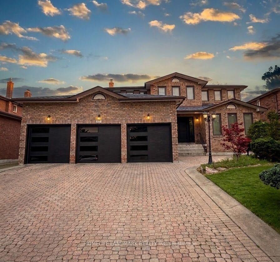 Property Photo:  Upper 11 Ravenhill Crescent  ON L3S 2V6 