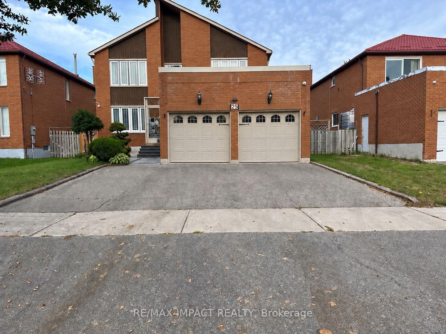 Property Photo:  25 Caldbeck Avenue  ON L3S 3H4 