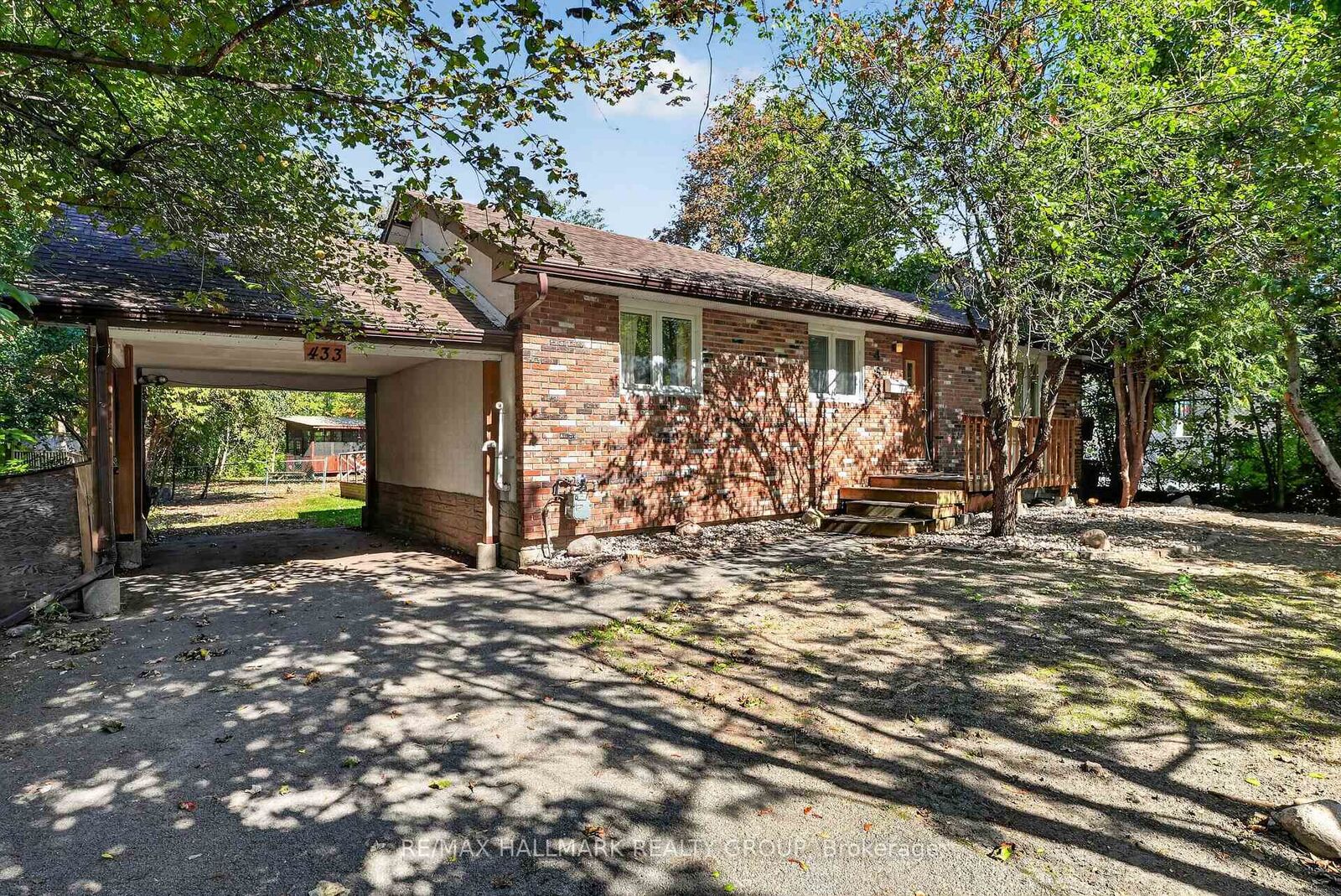 Property Photo:  433 Pleasant Park Road  ON K1H 5M9 