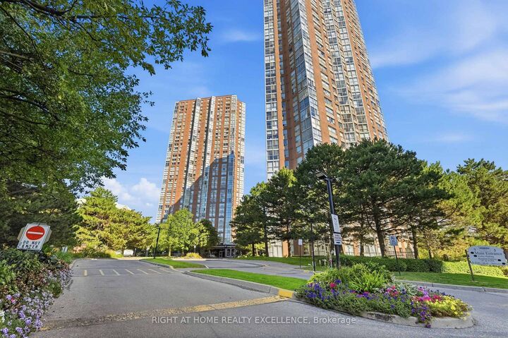 Property Photo:  7 Concorde Place 3703  ON M3C 3N4 