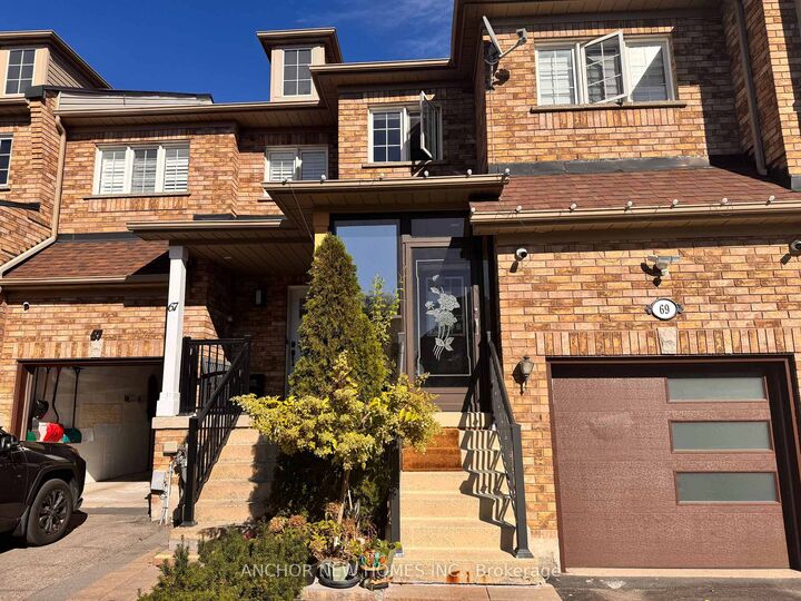 Property Photo:  69 Heritage Hollow Estate Street  ON L4S 2X2 