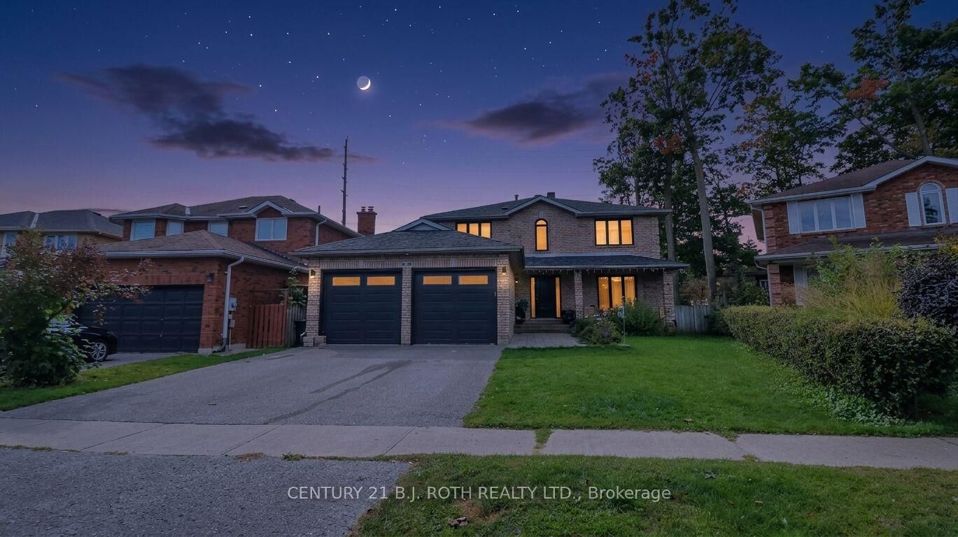 Property Photo:  61 Barwick Drive W  ON L4N 6Z5 