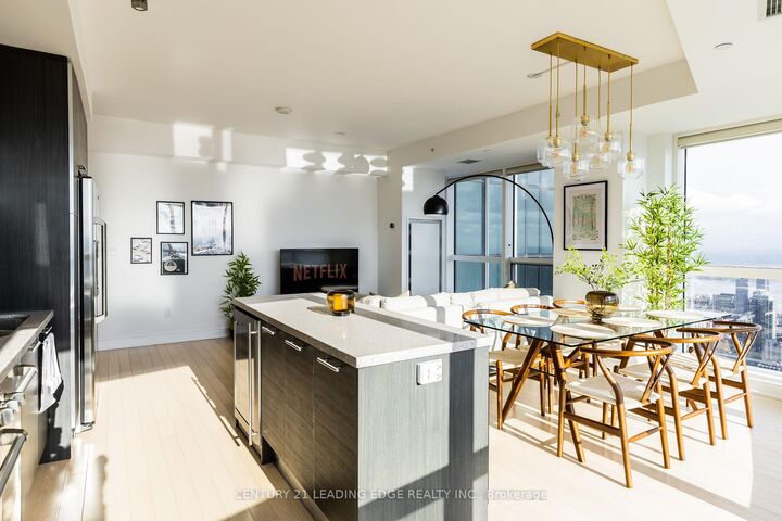 Property Photo:  388 Yonge Street 7310  ON M5V 3V6 