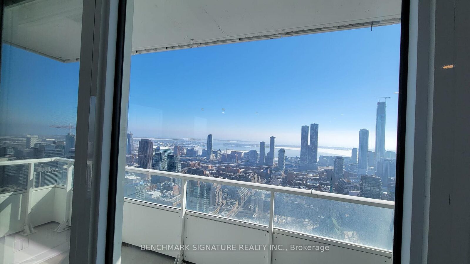 Property Photo:  88 Queen Street E 5806  ON M5C 0B6 