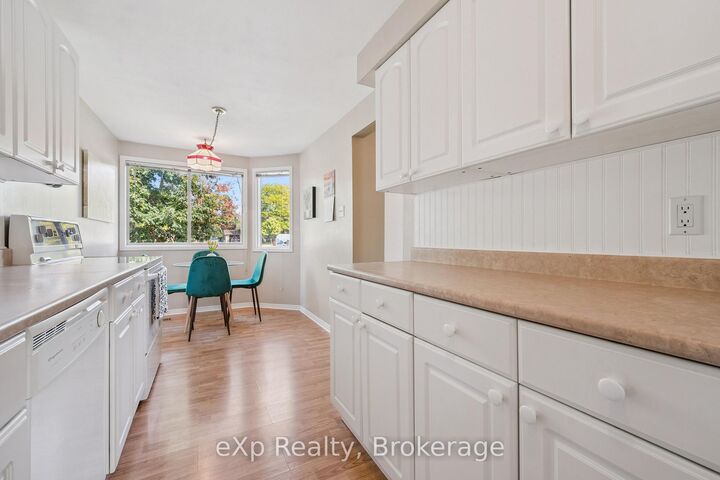 Property Photo: 40 Silvercreek Parkway N 44 ON N1H 7X5