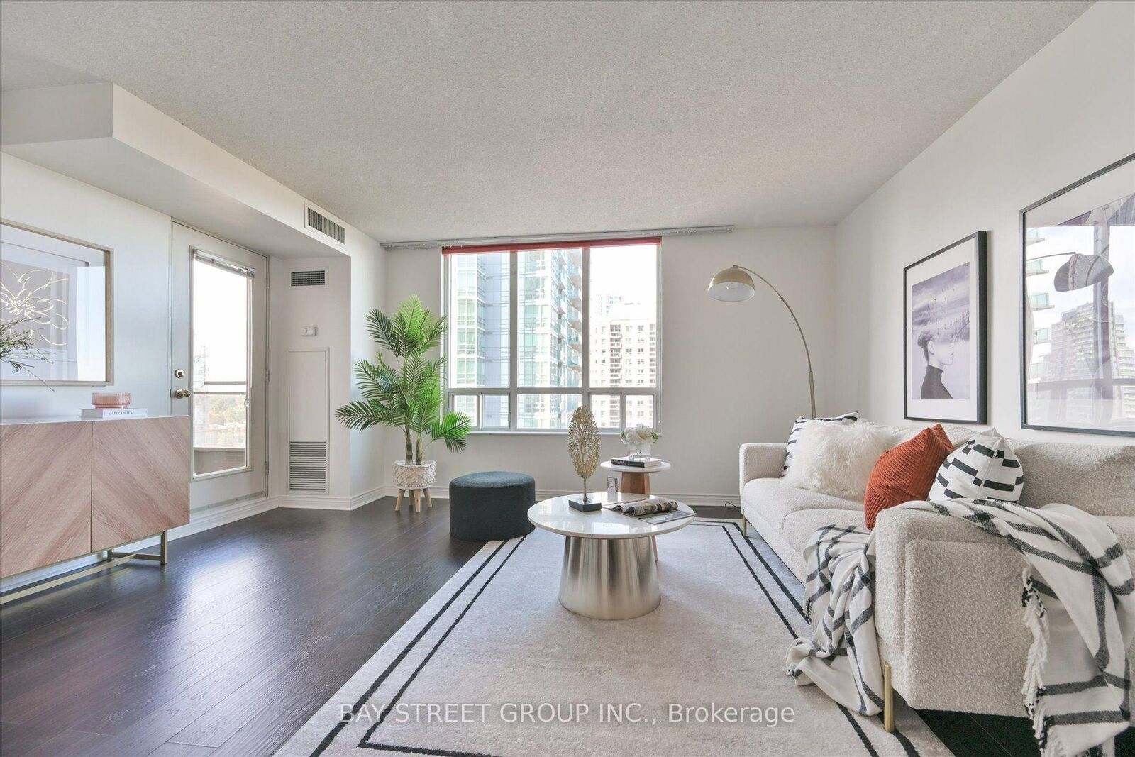 Property Photo:  260 Doris Avenue 1210  ON M2N 6X9 