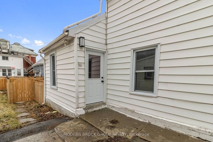 Property Photo:  108 George Street  ON K6V 3V9 