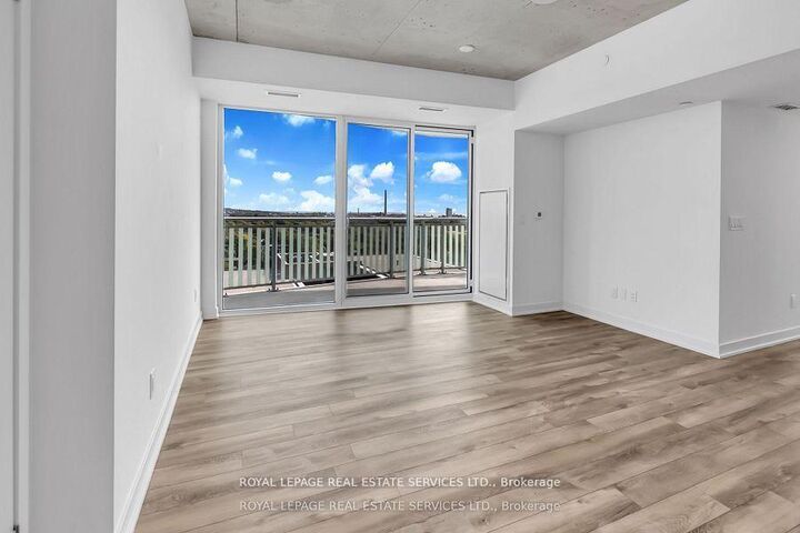 Property Photo:  45 Baseball Place 1310  ON M4M 0H1 