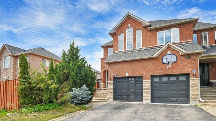Property Photo:  3285 Apricot Street Upper  ON L5N 8B1 