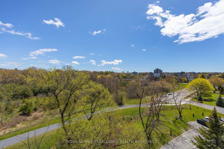 Photo de la propriété: 358 Queen Mary Road 609 ON K7M 7E8