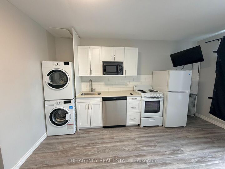 Property Photo:  91 Thames Street S 305  ON N5C 2T2 