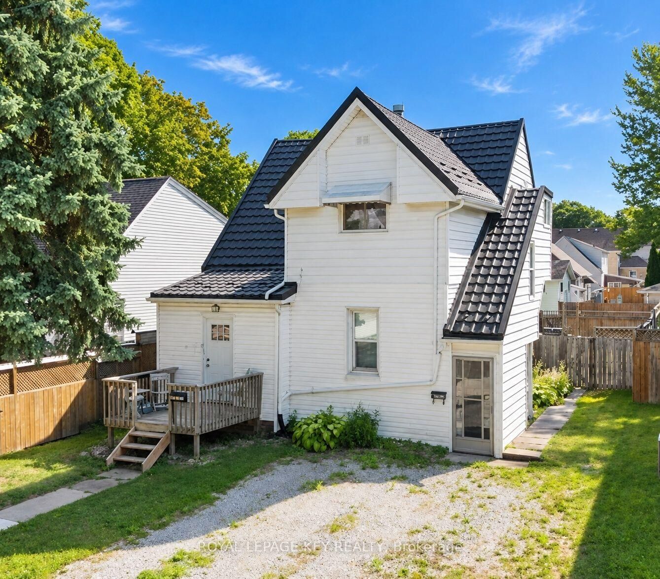 Property Photo:  404 Russell Street S  ON N7T 3M7 
