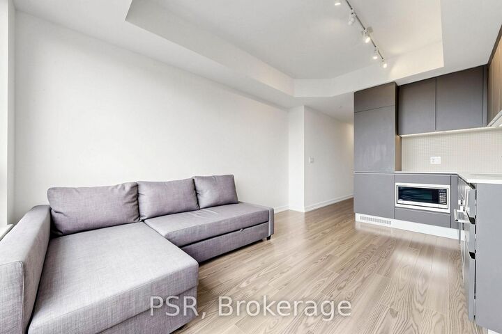 Property Photo:  377 Madison Avenue 521  ON M4V 2W7 