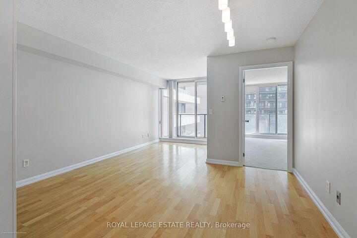 Property Photo:  111 Elizabeth Street 938  ON M5G 1P7 