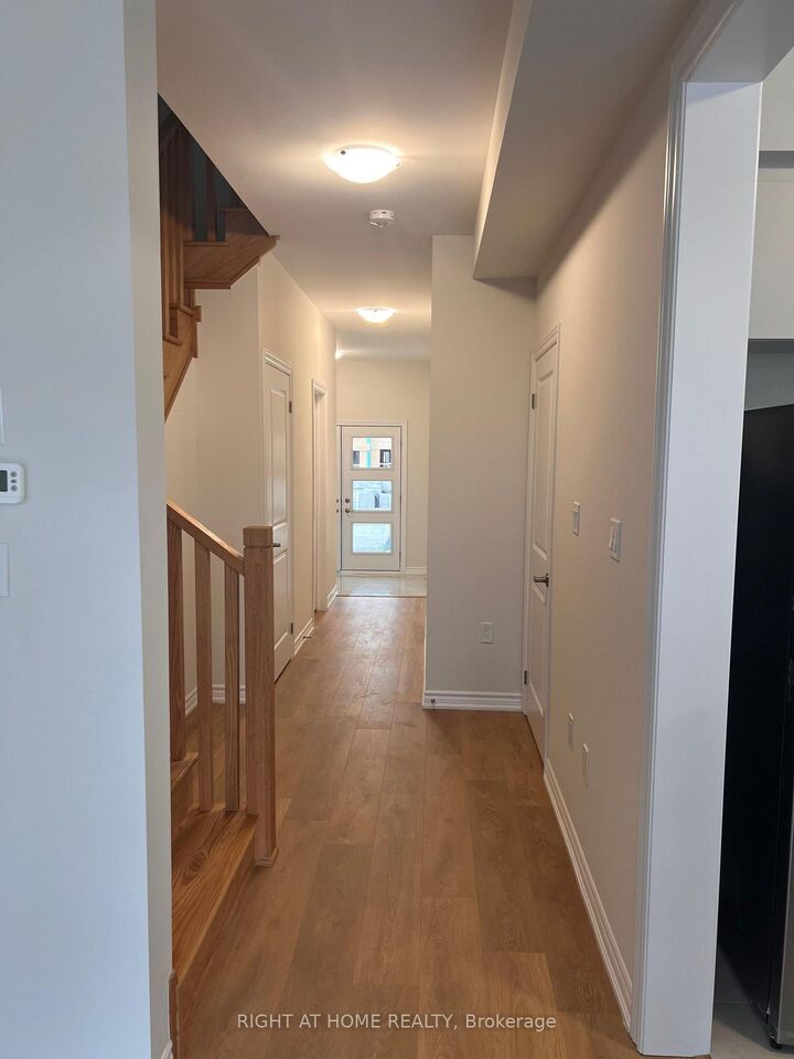 Property Photo:  1052 Periwinkle Crescent  ON N4S 7W2 
