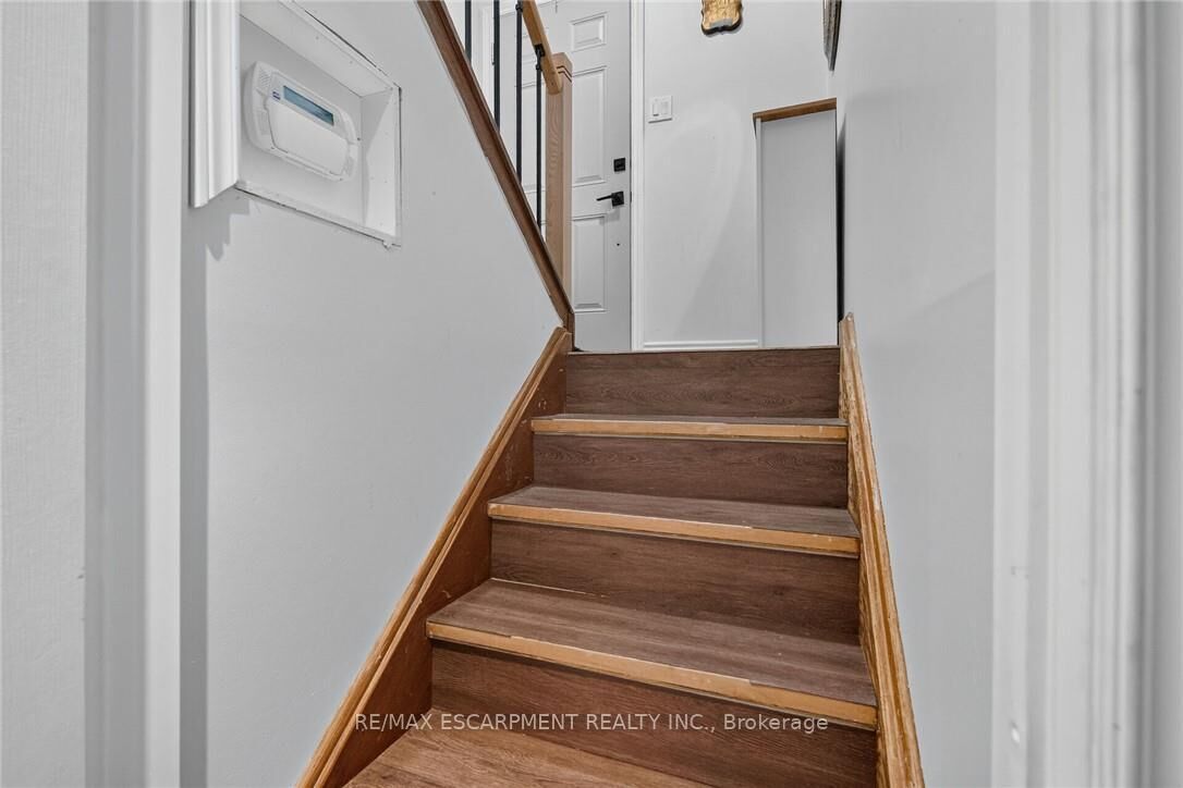 Property Photo:  10 Krafty Court  ON L9C 6R7 