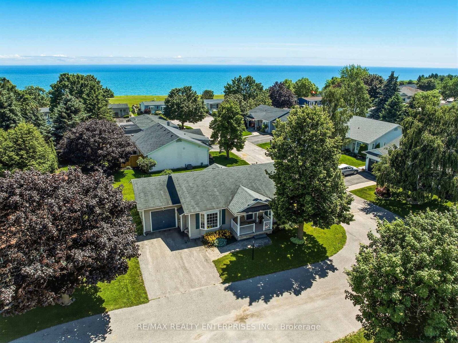 Property Photo:  1 Huron Court  ON L1B 1A2 