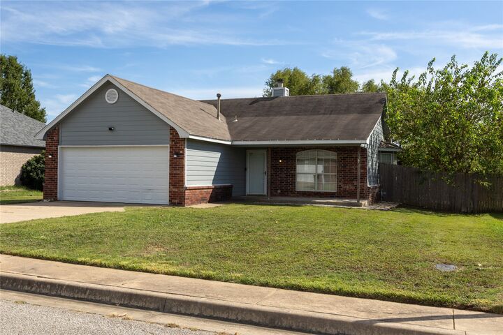 Property Photo: 616 W Dogwood Street OK 74429