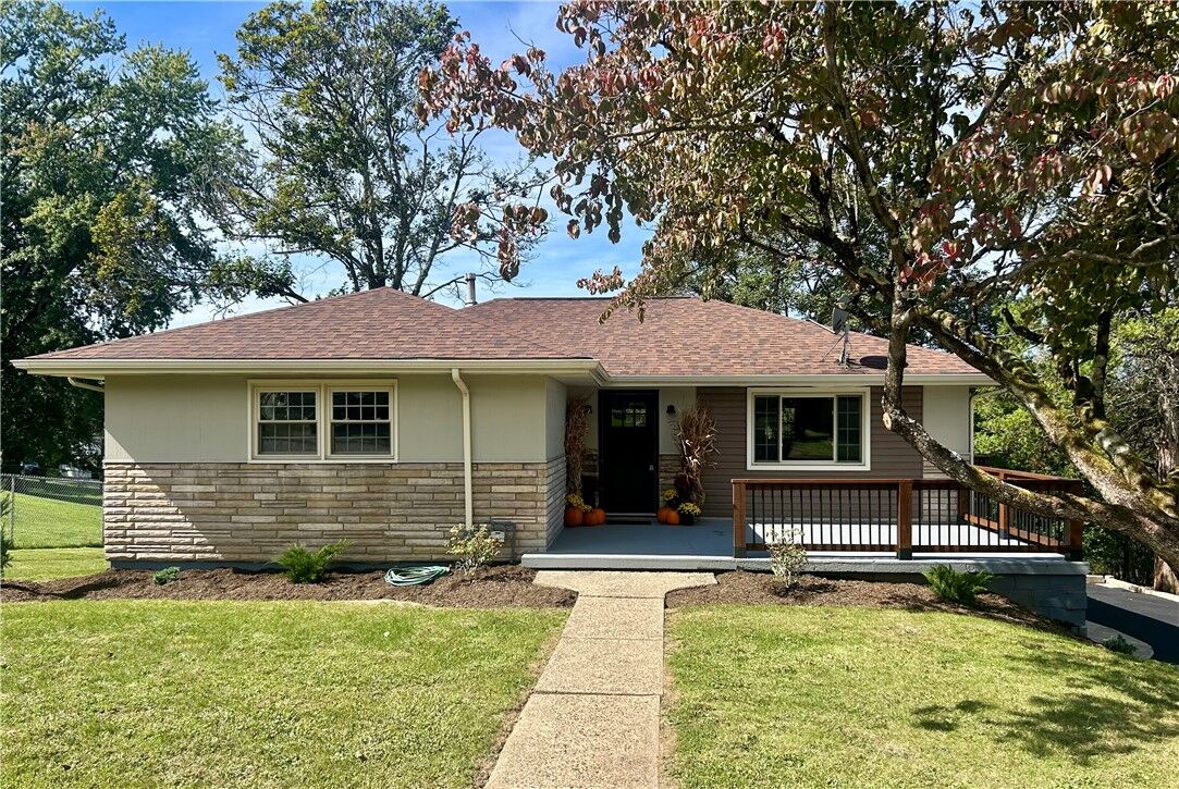 Property Photo:  714 Maple Dr  PA 15063 