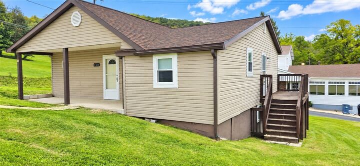 Property Photo: 708 - 718 Main St PA 15711