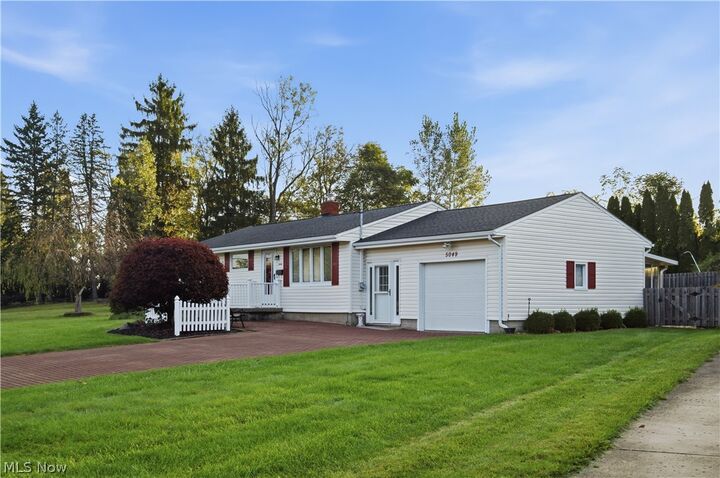 Property Photo: 5049 Tam O Shanter Drive OH 44514