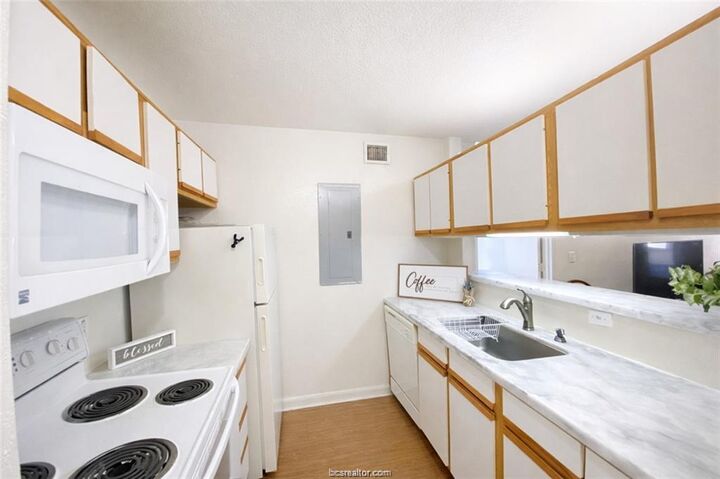 Property Photo:  515 Southwest Parkway 103  TX 77840 