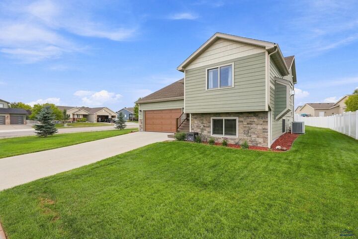 Property Photo:  4301 Donegal Way  SD 57702 