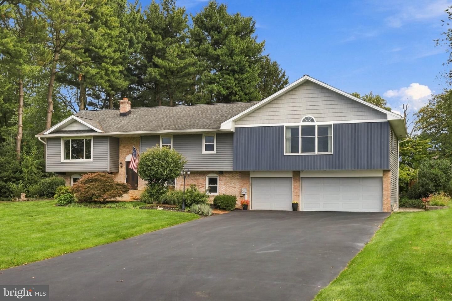 Property Photo: 207 Weaver Drive PA 17543