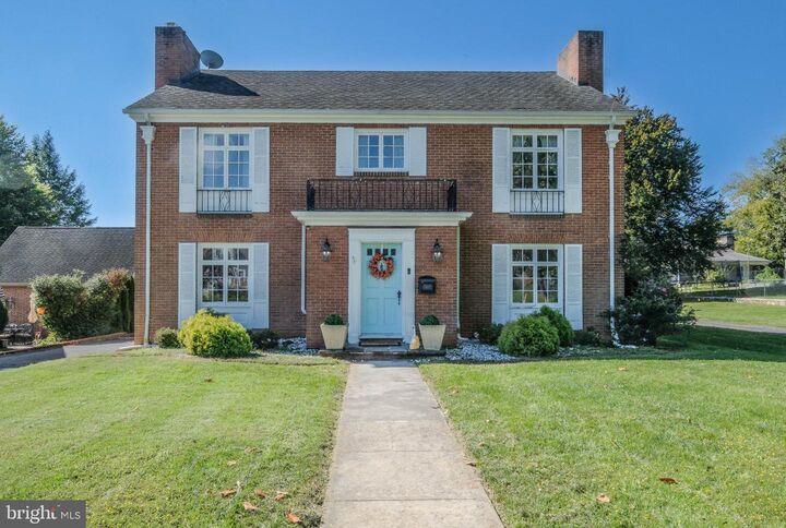 Property Photo:  1407 W King Street  WV 25401 