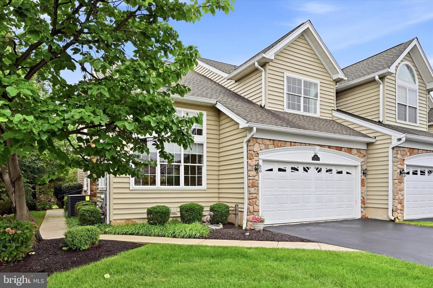 Property Photo:  20 Oakbrook Court  PA 19355 
