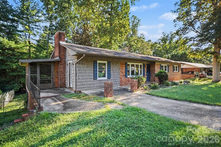Property Photo:  623 Westside Drive  NC 28658 