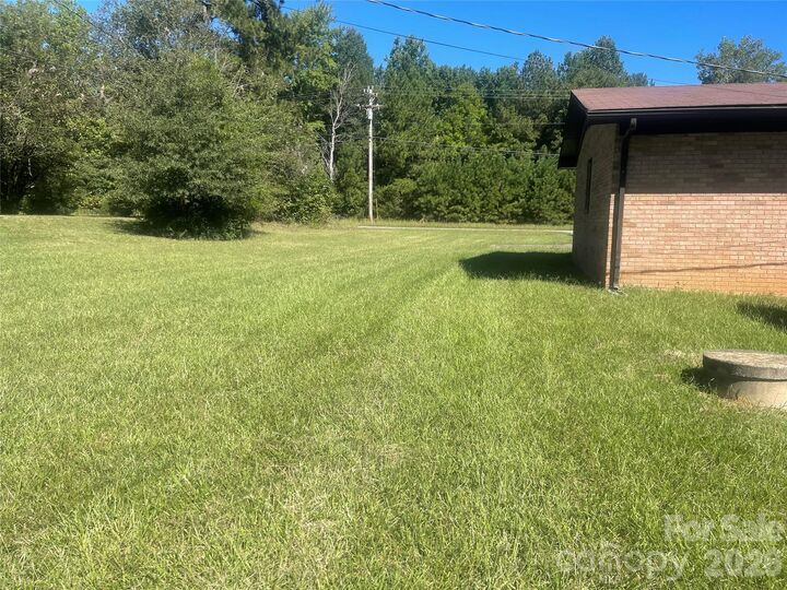Property Photo:  