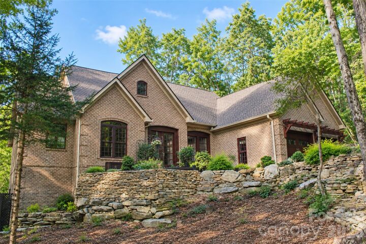Property Photo: 40 Ulvda Court NC 28712