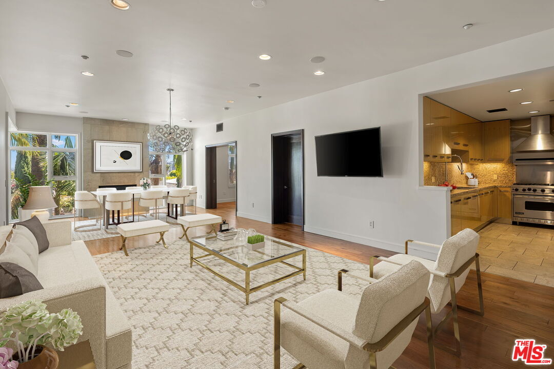 Property Photo:  447 N Doheny Dr, Unit 305  CA 90210 