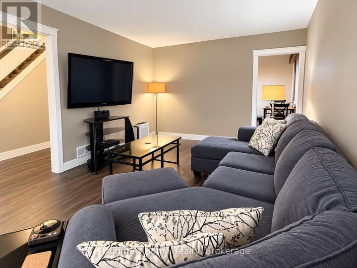 Property Photo:  129 Marlborough Street  ON P7B 4G5 