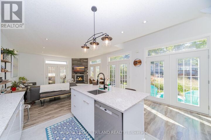 Property Photo:  28 Centre Street  ON N0M 1T0 