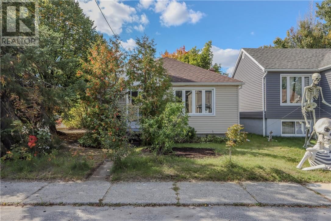 Property Photo:  199 Barlow Street  ON P3C 3K4 