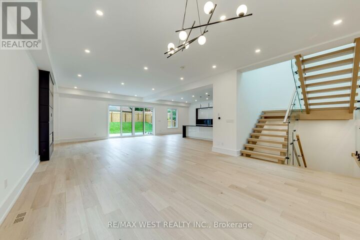 Property Photo:  3 Amber Crescent  ON M6L 2R5 