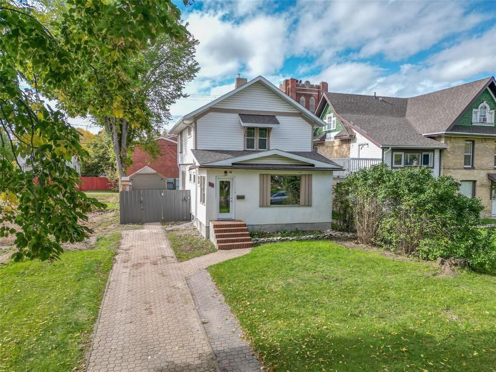 Property Photo:  416 12th Street  MB R7A 4M4 